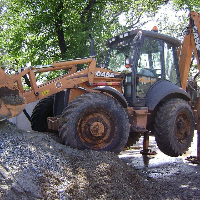 CASE 695ST – kotró-rakodó a terepen