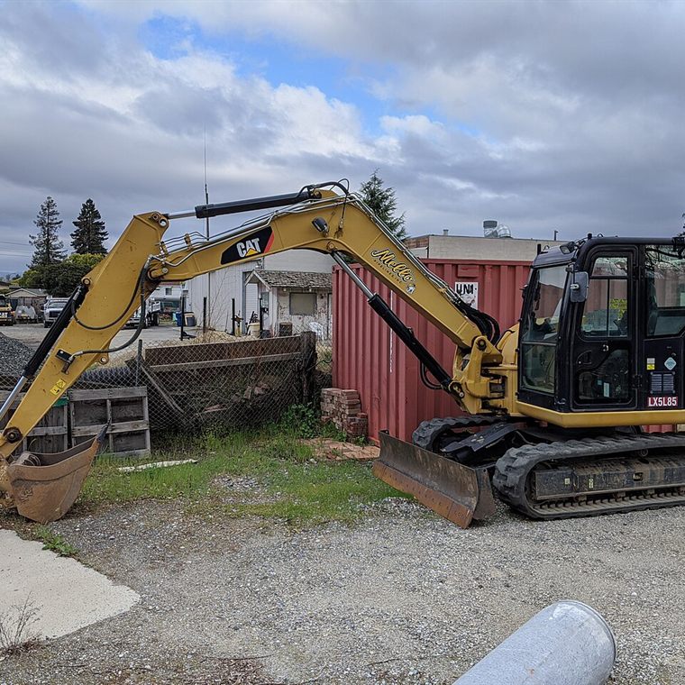 Caterpillar 305.5 – kotró-rakodó a terepen