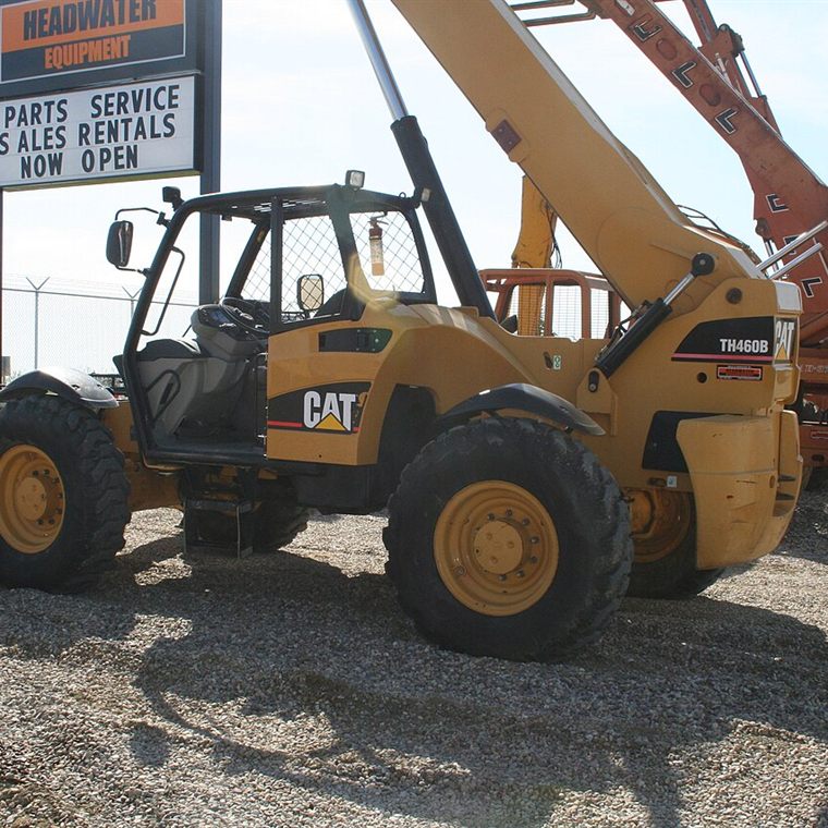 Caterpillar TH220B – kotró-rakodó a terepen